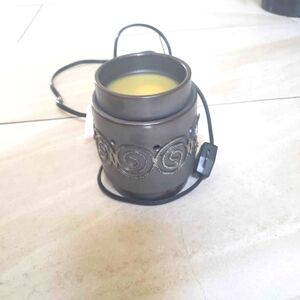 Scentsy warmer (needs bulb)
